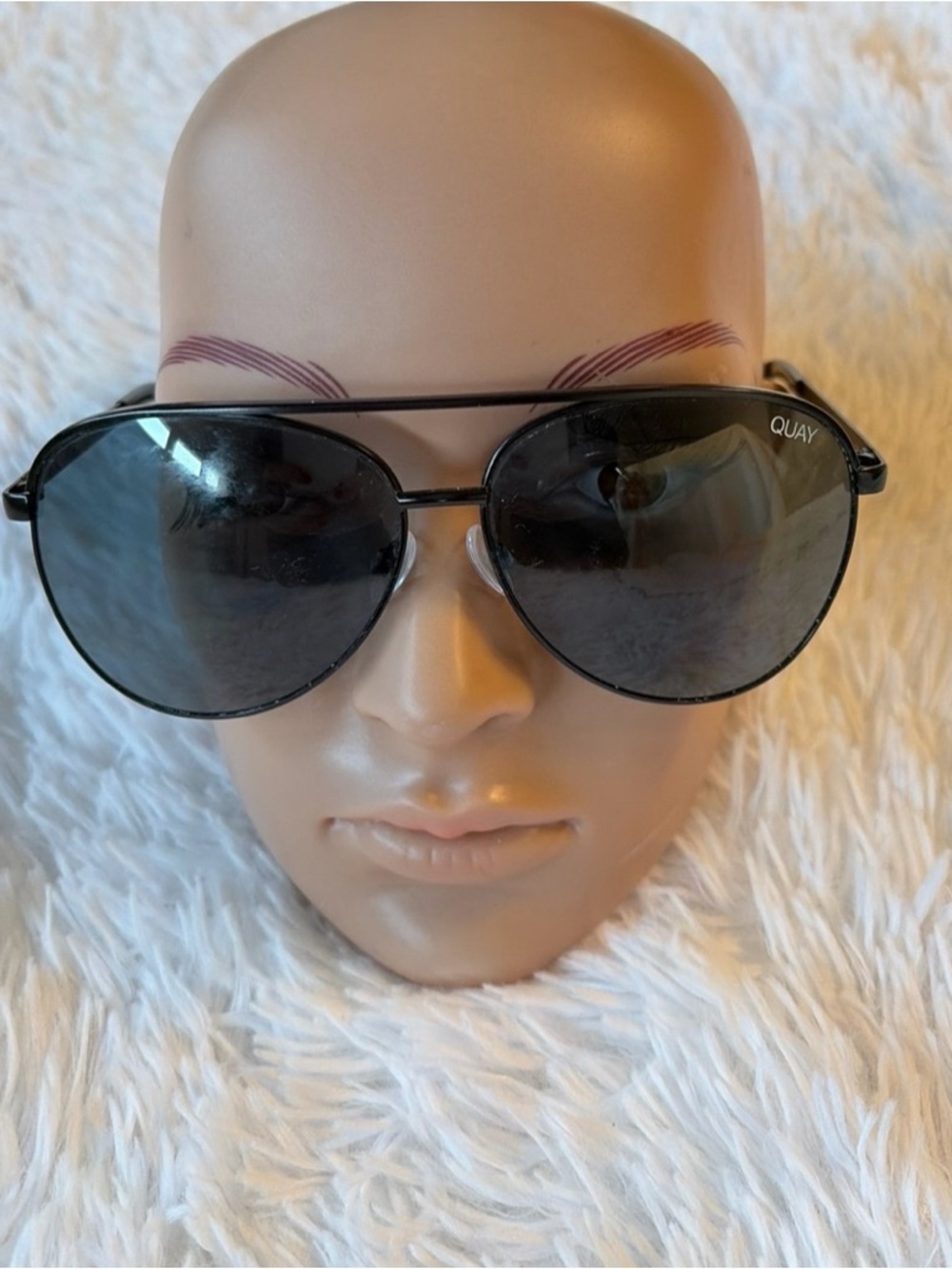 QUAY Australia Viviane 126 Black Aviator Sunglasses slightly used